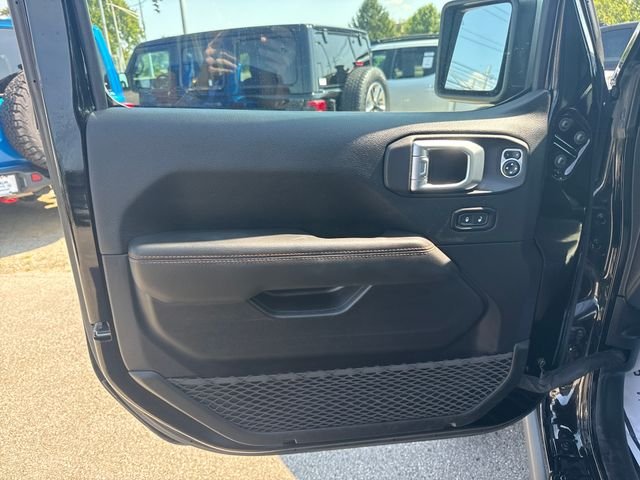 Used 2021 Black Jeep Mojave image 12