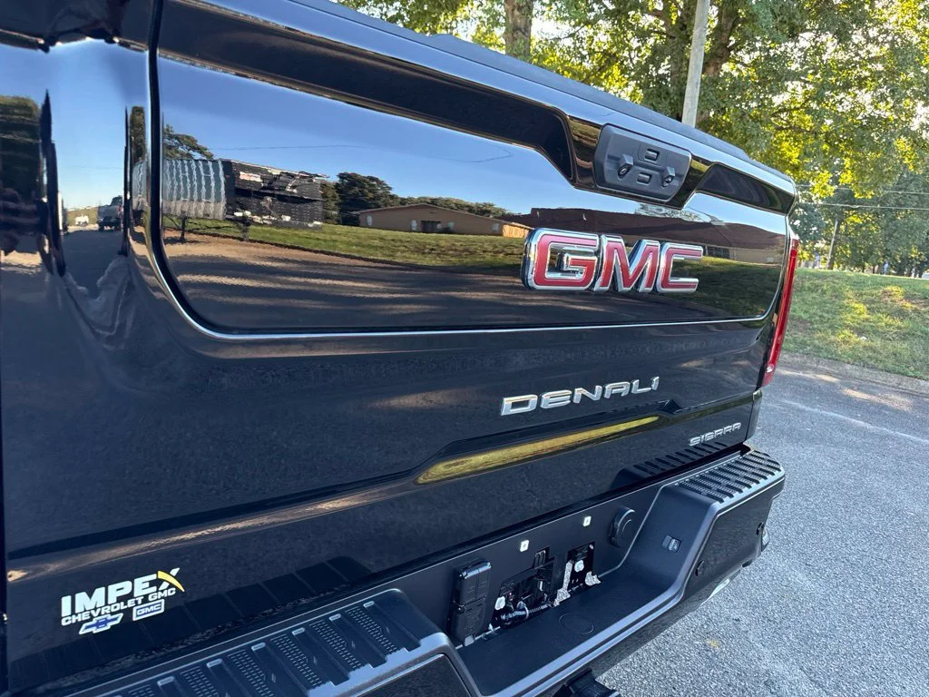 Used 2025 Onyx Black GMC Denali image 34