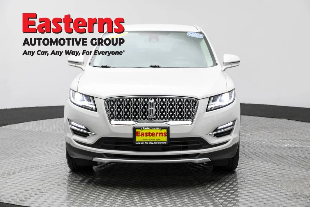 Used 2019 White Lincoln Select image 2