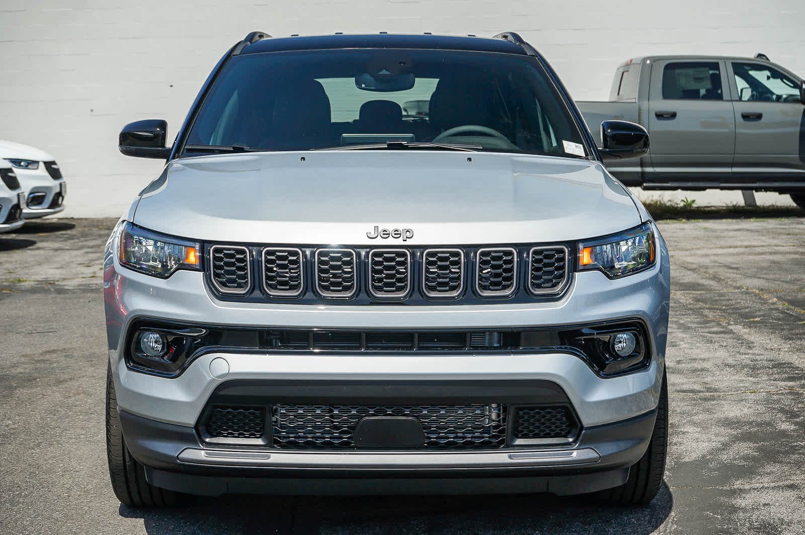 New 2026 Silver Zynith Metallic Clear-Coat Exterior Paint Jeep Limited Altitude image 2
