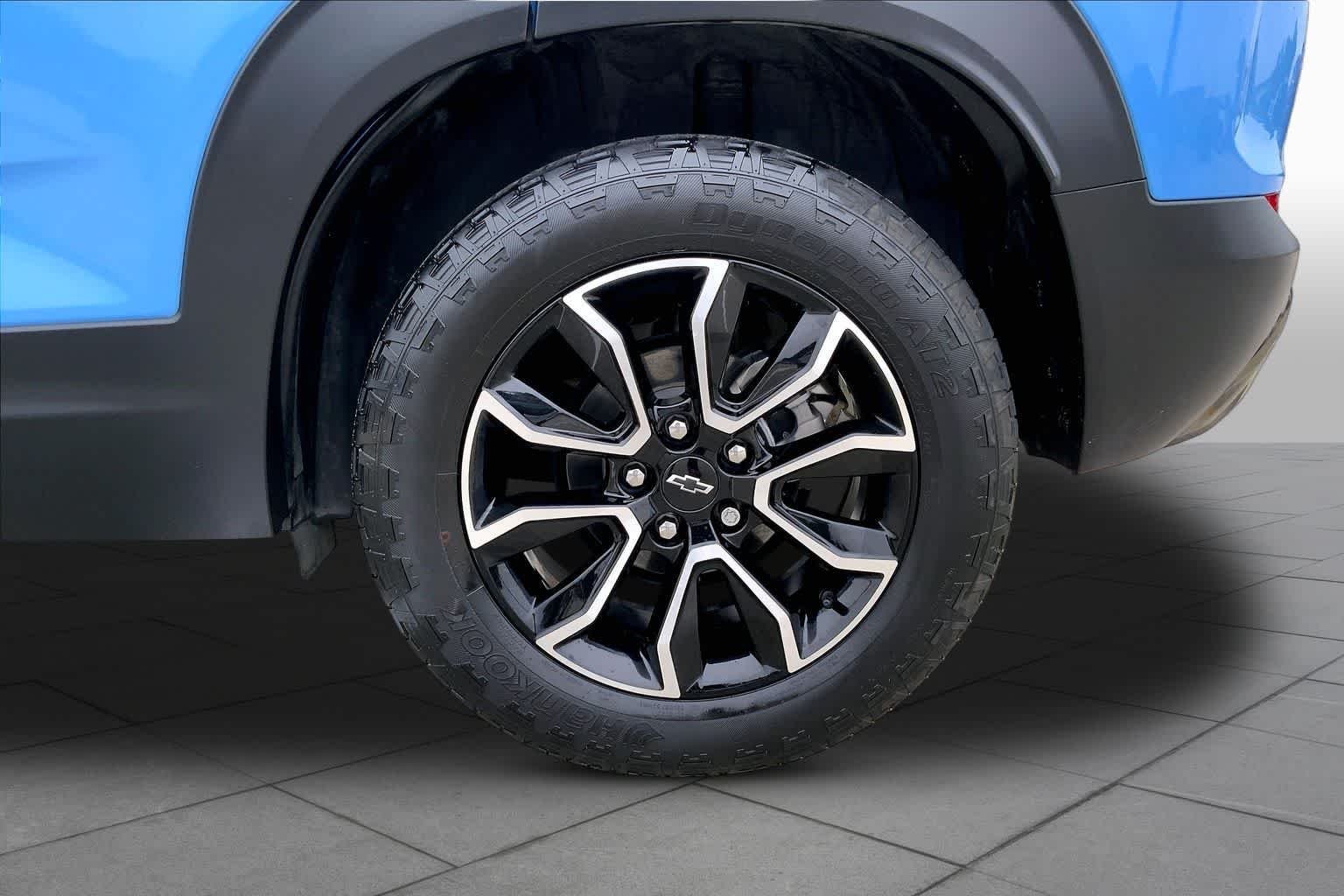 Used 2024 Fountain Blue Chevrolet ACTIV image 11