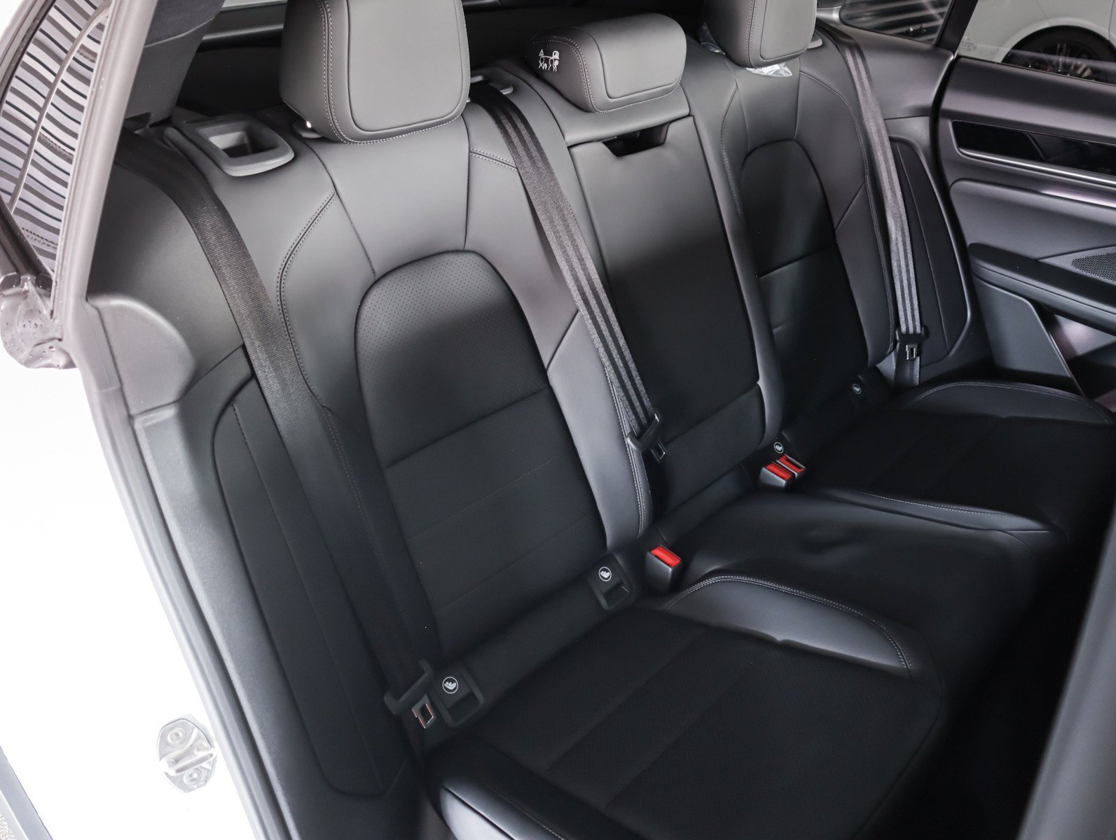 2026 Porsche Macan Base - Photo 6