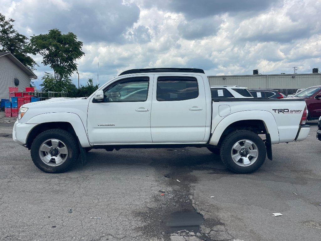 Used 2015 Super White Toyota Base V6 (A5) image 4
