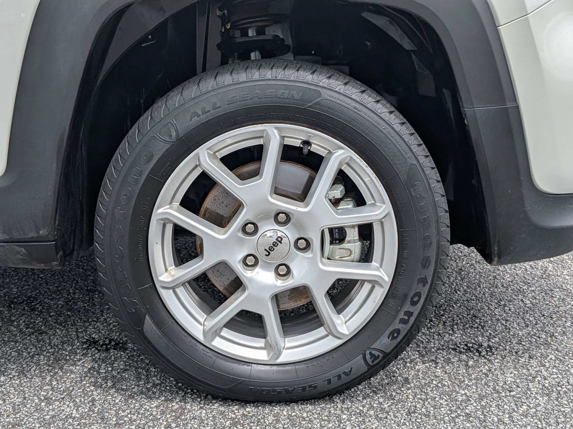 Used 2023 White Jeep Latitude image 10