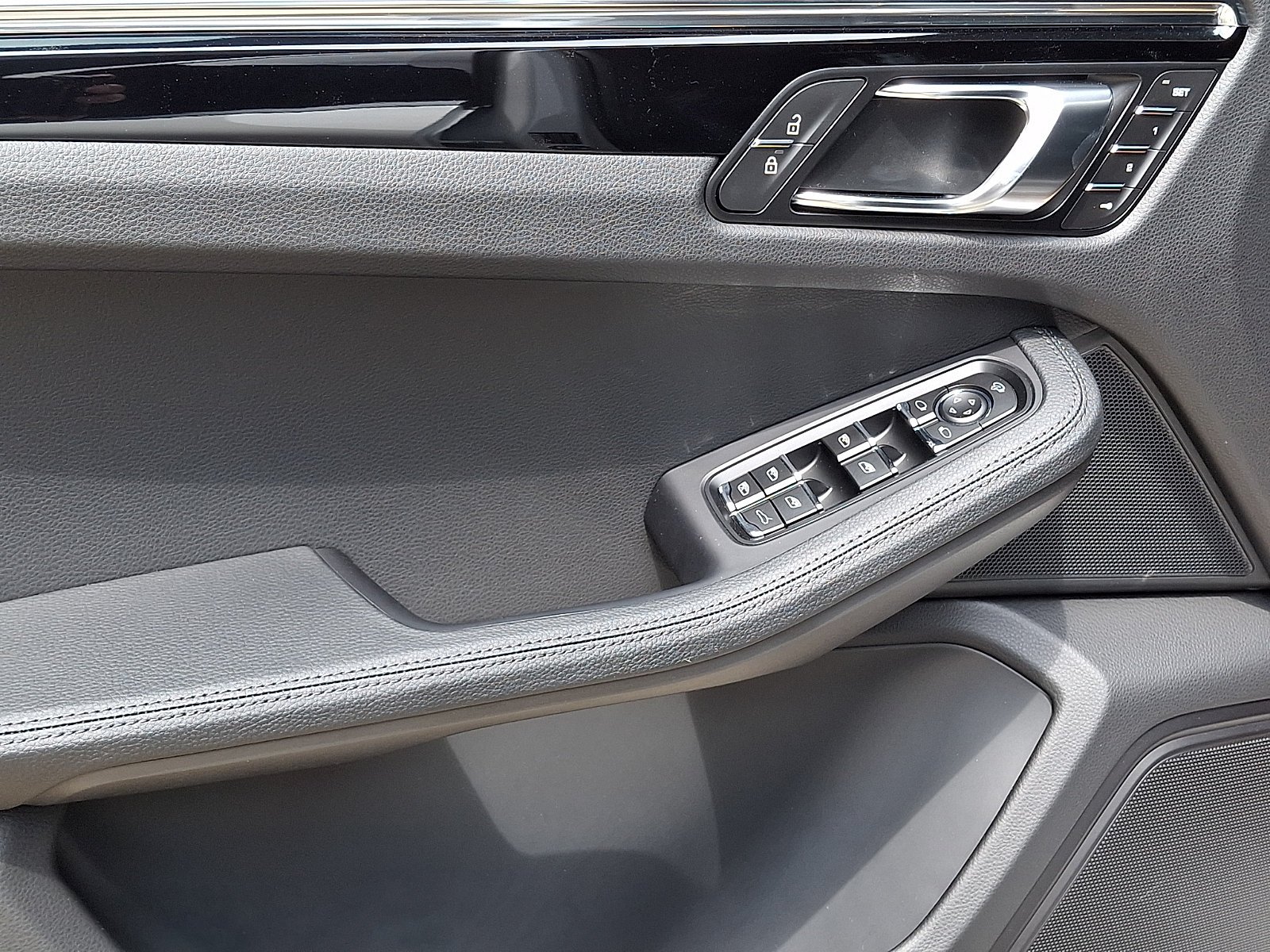 New 2026 Carrara White Metallic Porsche  image 15