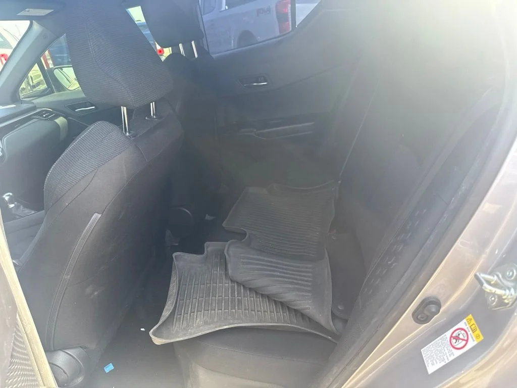 Used 2019 Silver Toyota XLE image 10