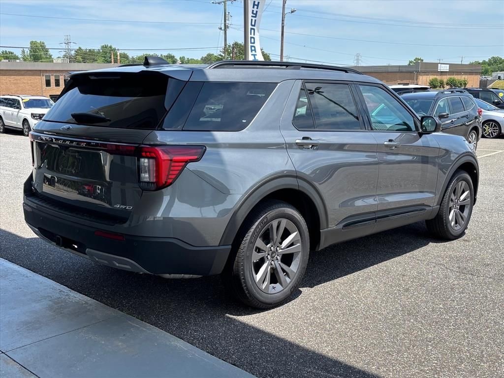 New 2026 Carbonized Gray Metallic Ford Active image 26