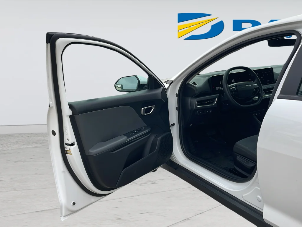 Used 2025 White Kia LXS image 34