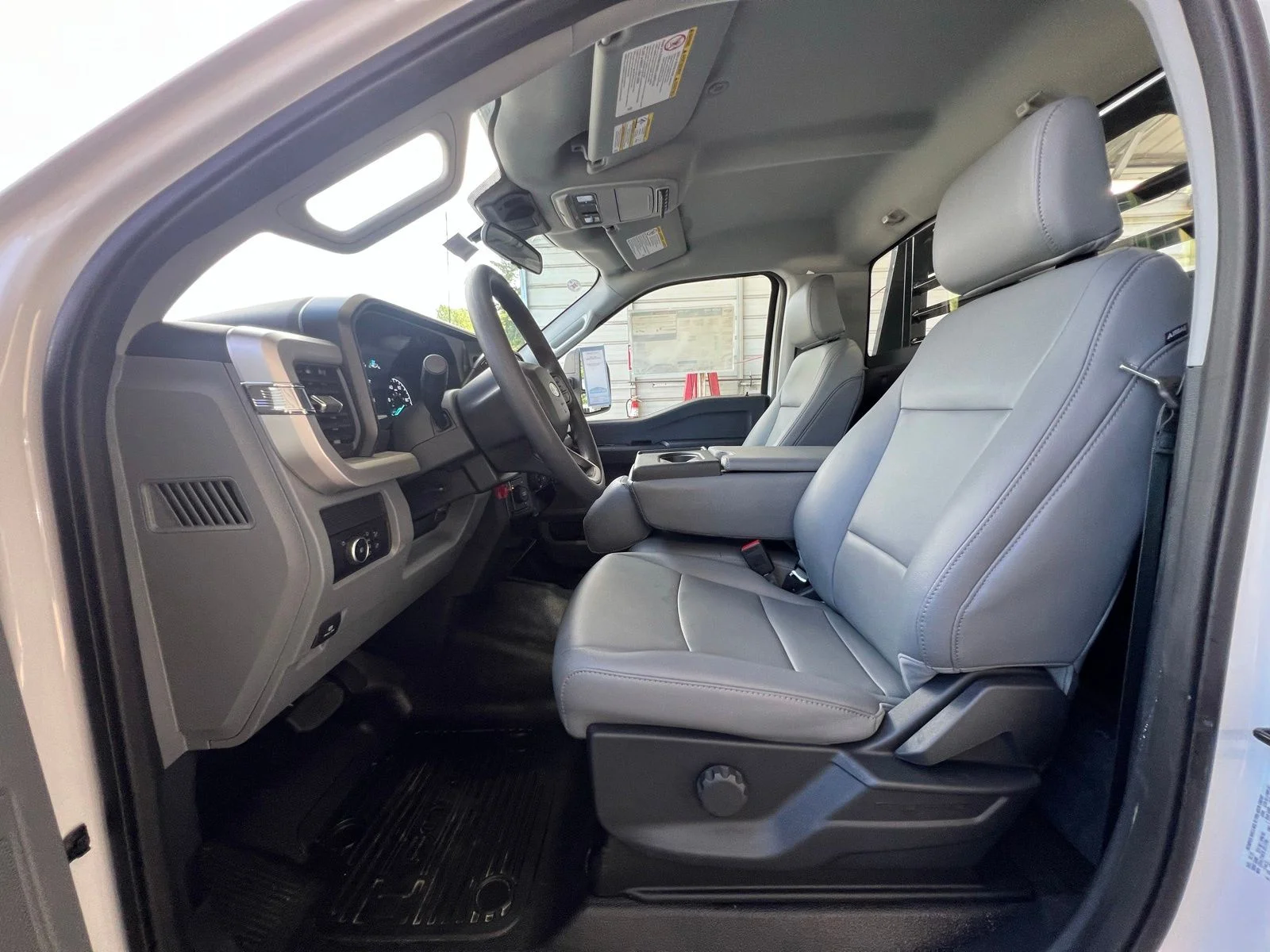 2025 Ford F-350 Super Duty Chassis Cab XL - Photo 9
