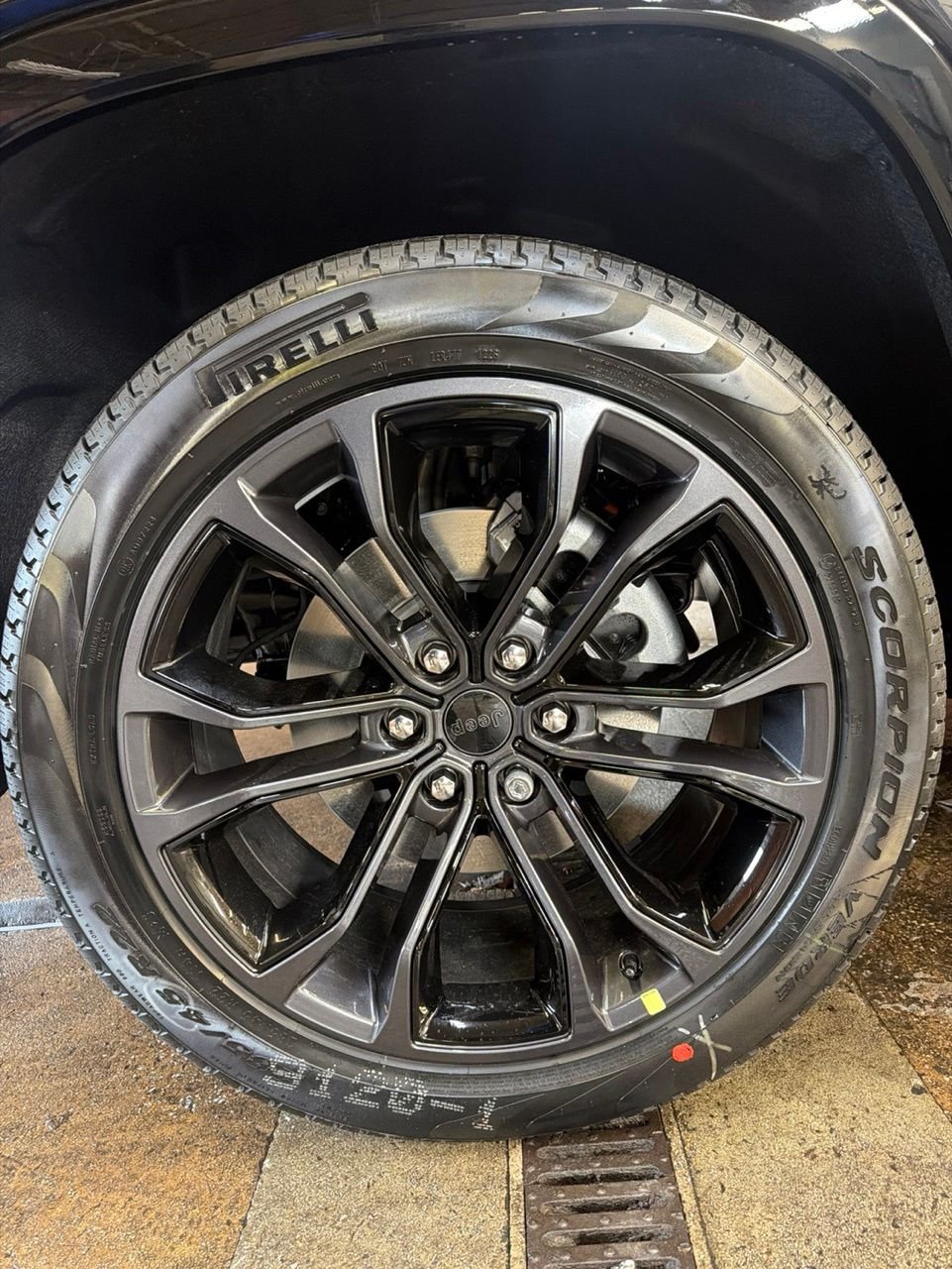 New 2026 High Gloss Black Exterior Paint Jeep Summit Reserve image 10