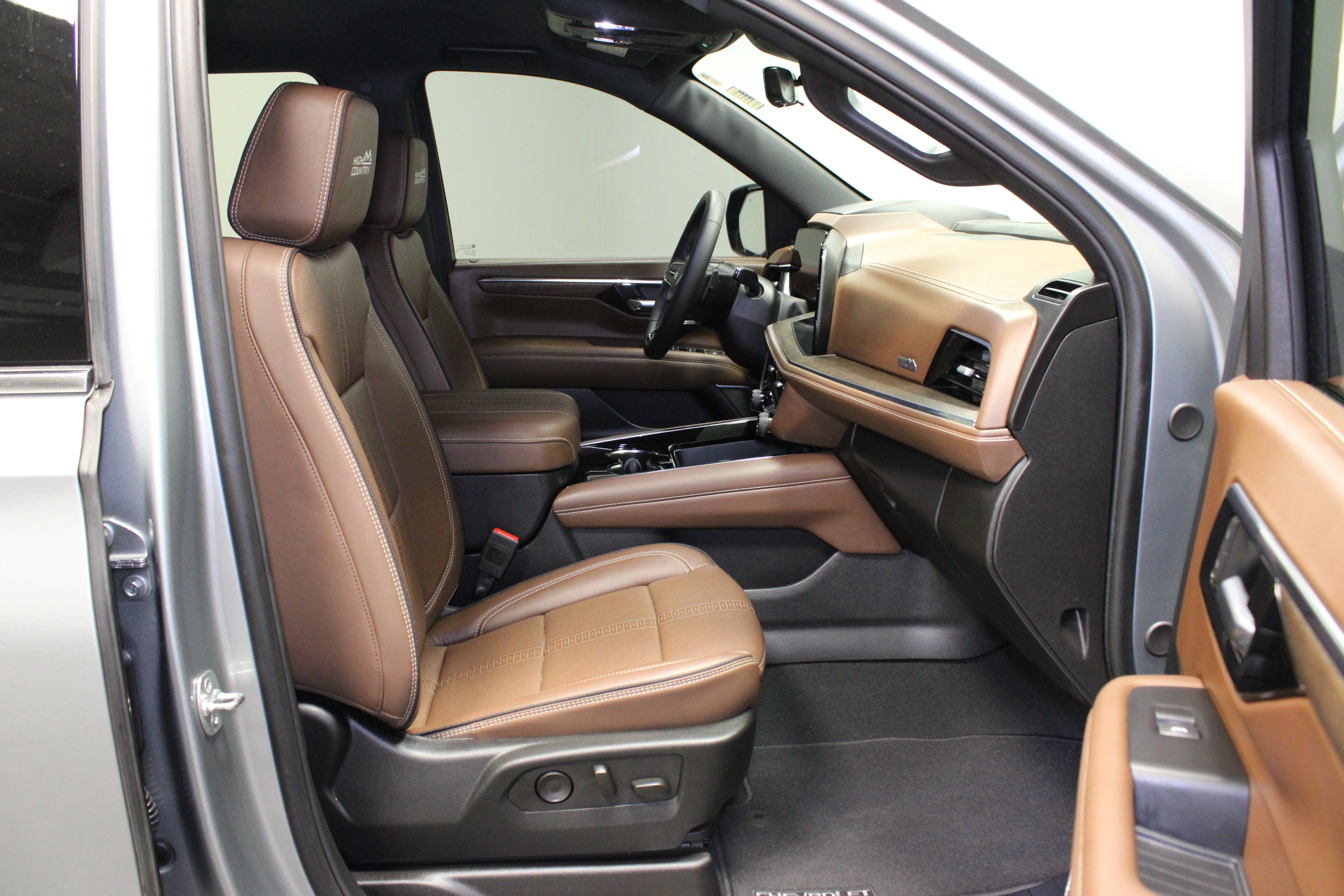 Used 2025 Sterling Gray Metallic Chevrolet High Country image 15