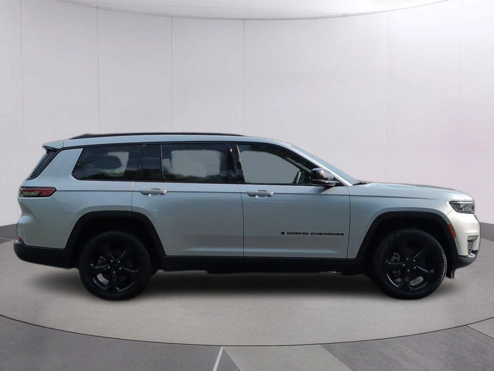 Used 2025 Silver Zynith Jeep Limited image 7