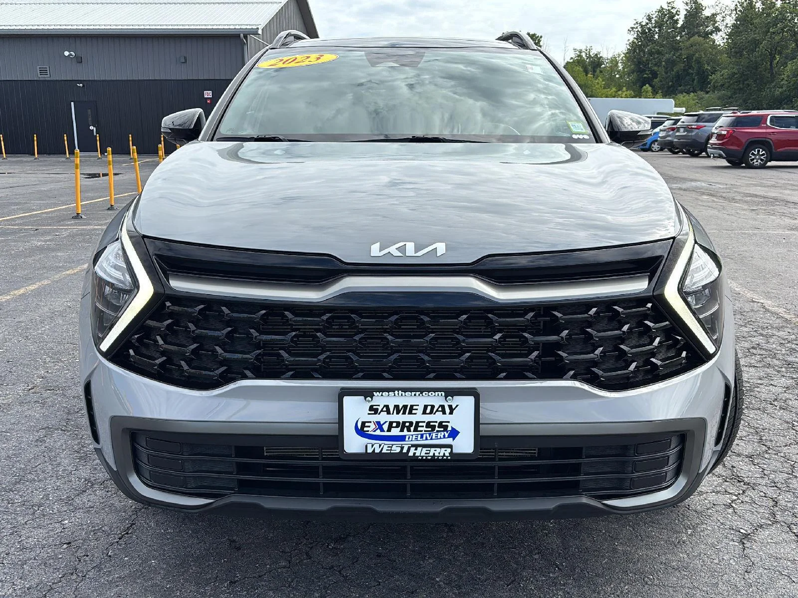 Used 2023  Kia X-Line image 2