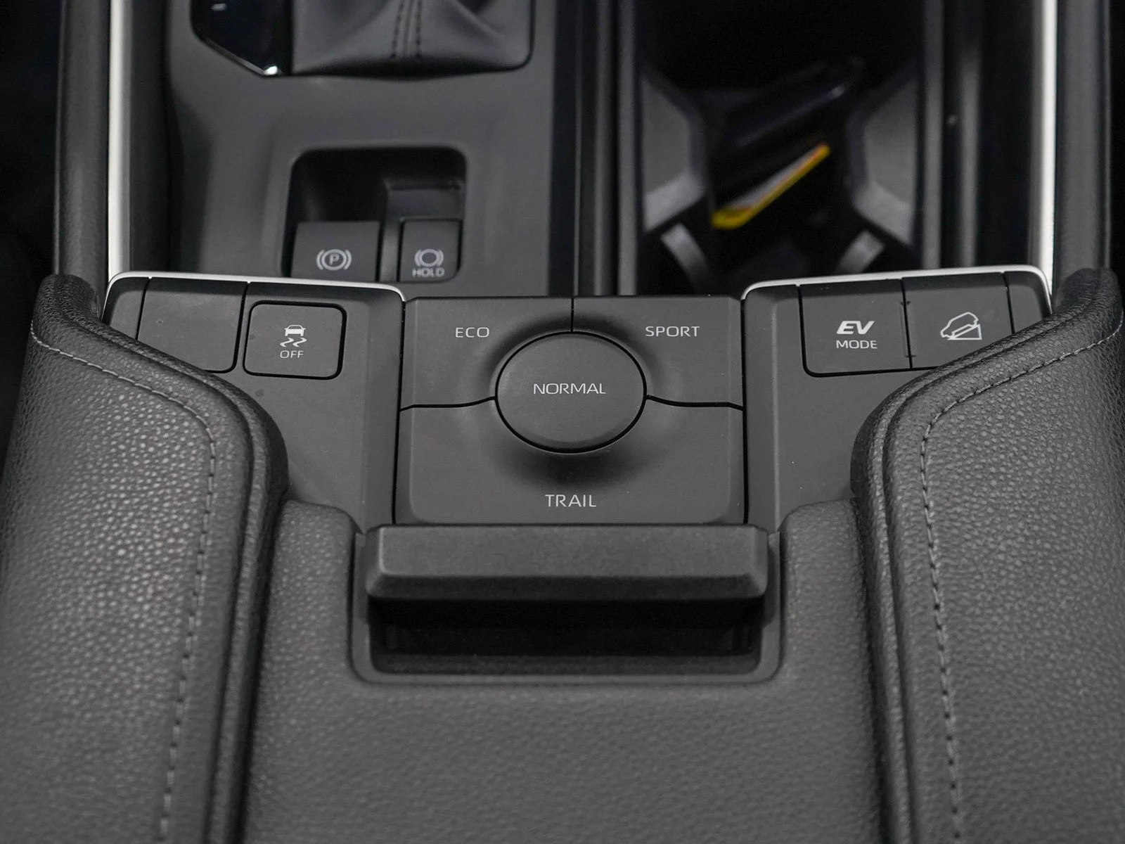 Used 2025  Toyota XLE image 18