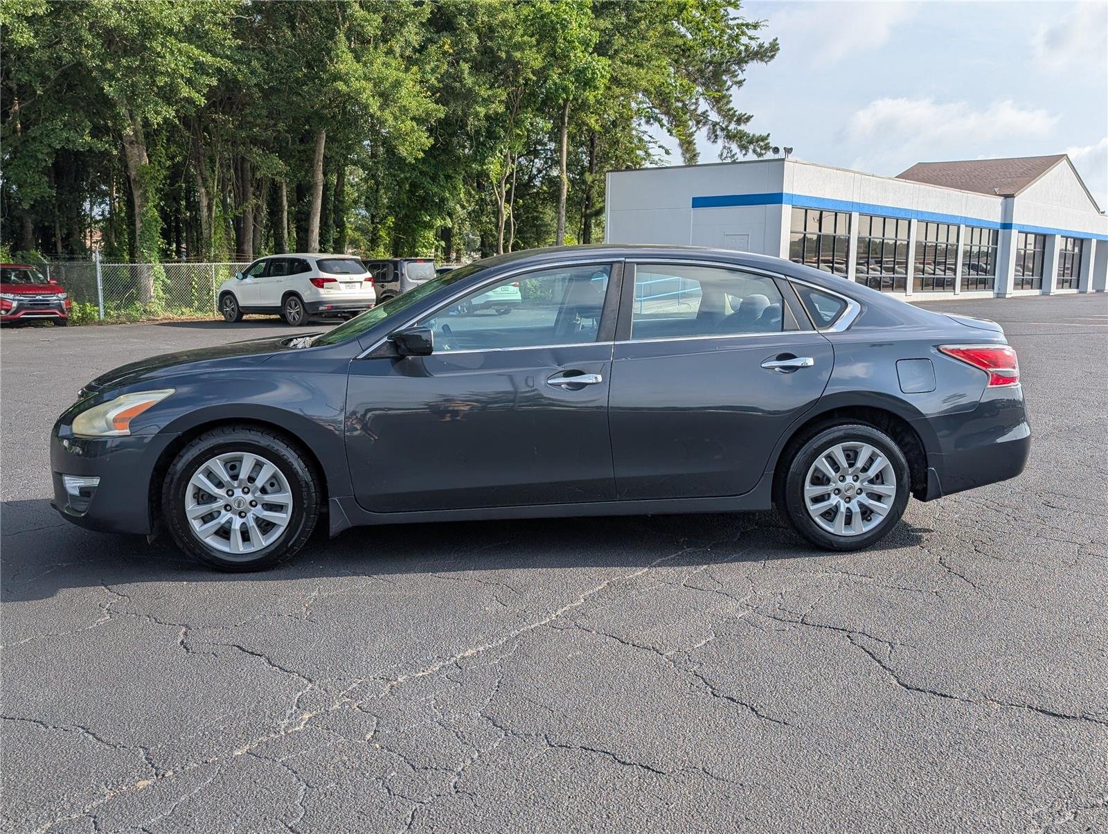 Used 2015 Storm Nissan 2.5 S image 2