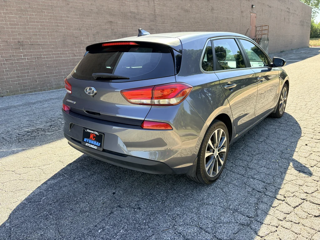 Used 2018 Summit Gray Hyundai Base image 5