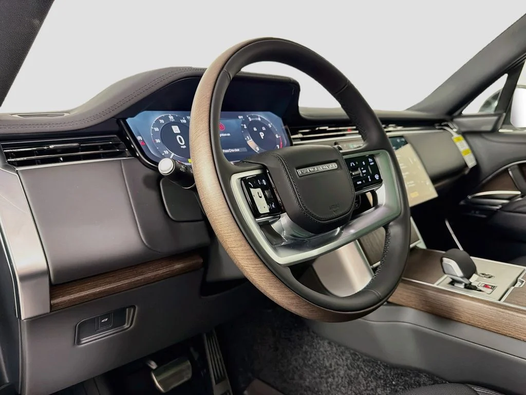 New 2026 Eiger Grey Land Rover SE image 9