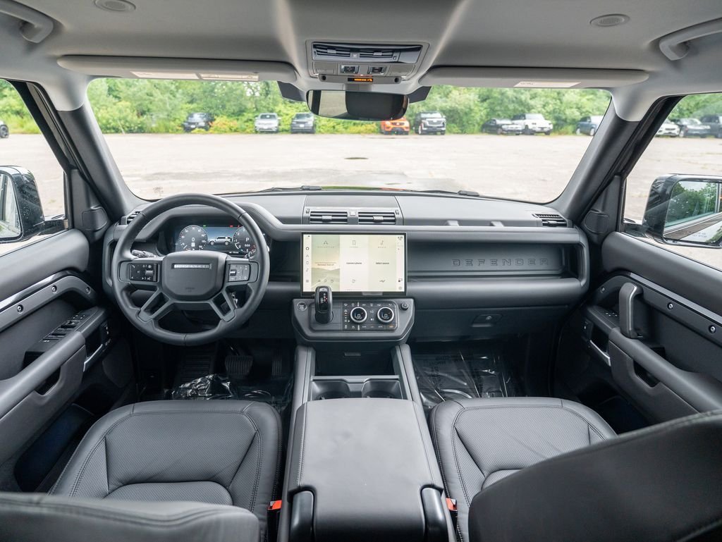 Used 2026 Santorini Black Metallic Land Rover X-Dynamic SE image 18