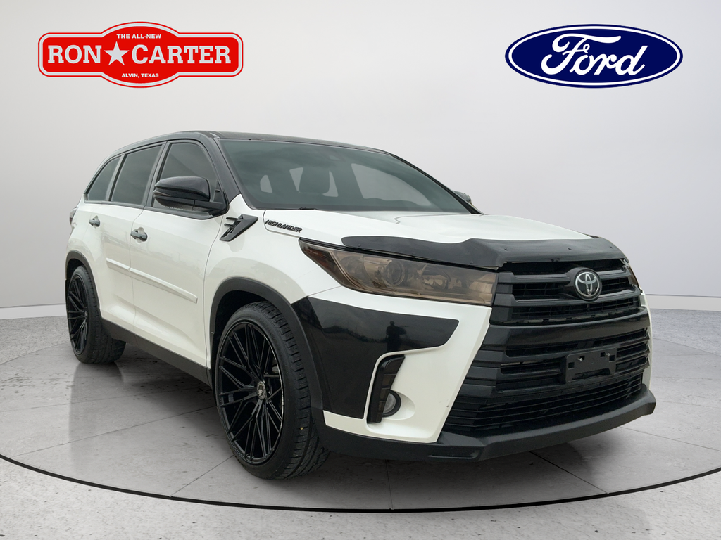 Used 2019 Blizzard Pearl Toyota LE Plus image 1