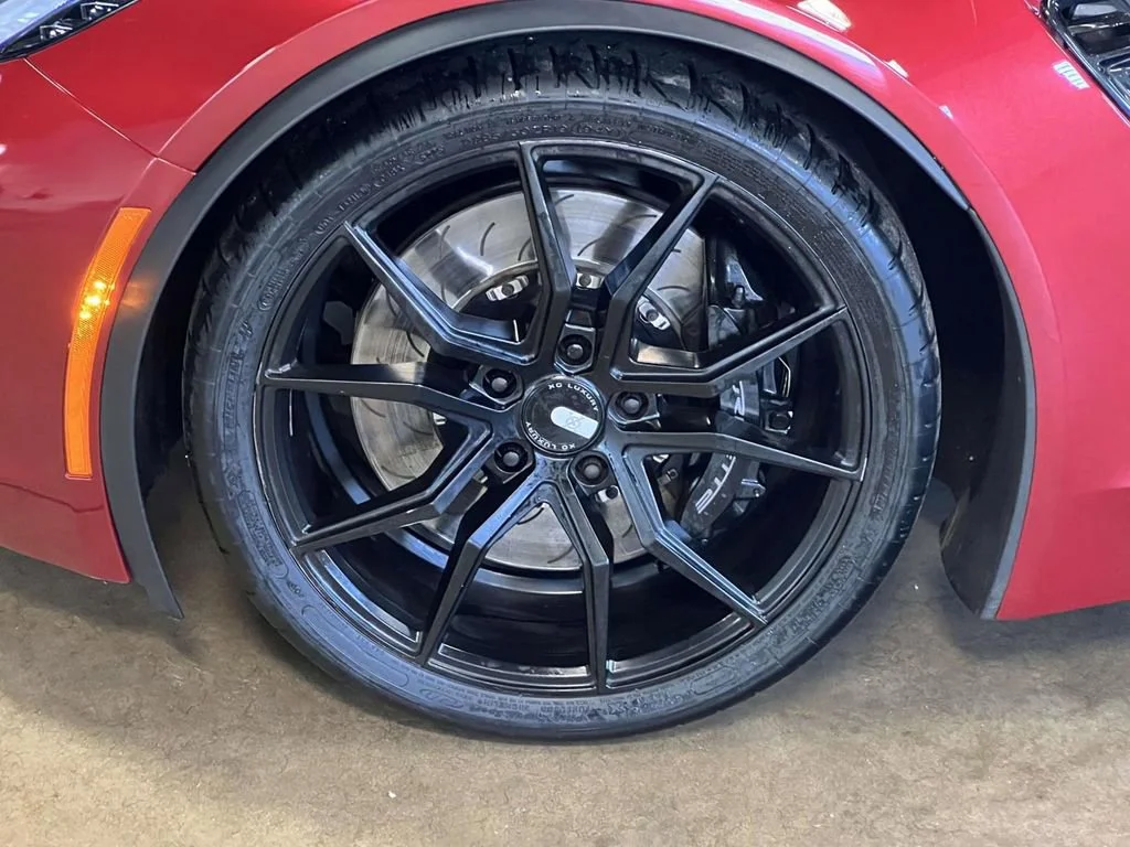 Used 2015 CRYSTAL RED TINTCOAT Chevrolet Z06 3LZ image 24