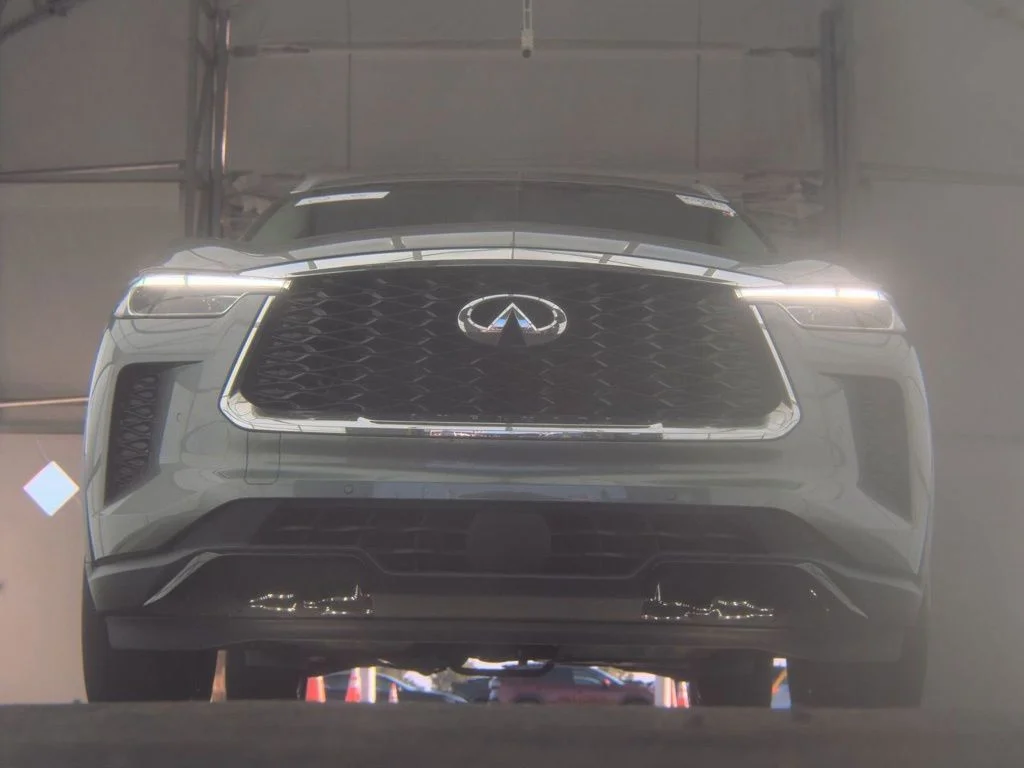 Certified Used 2024 Graphite Shadow INFINITI LUXE image 4