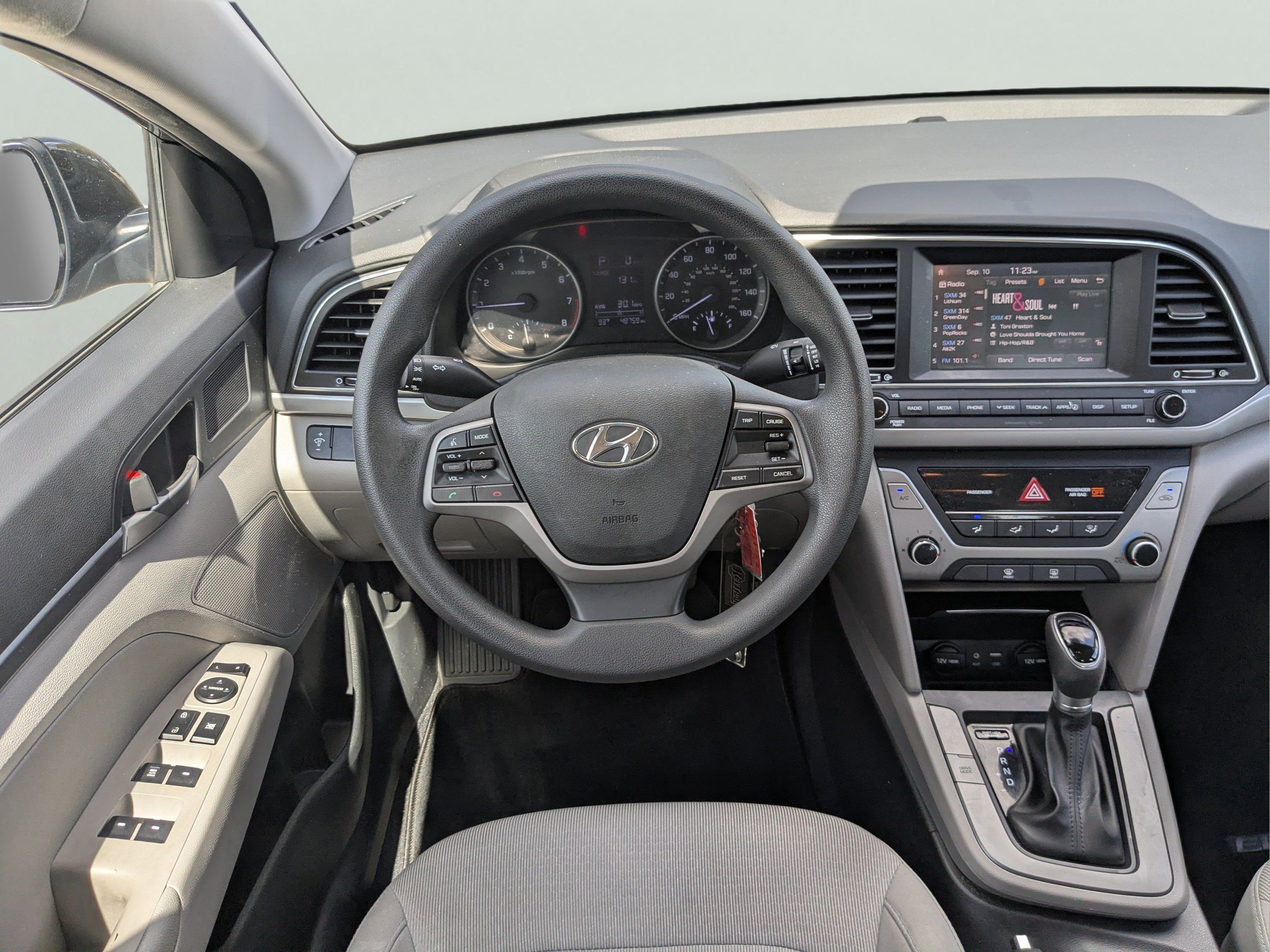 Used 2017 Black Noir Pearl Hyundai SE image 15