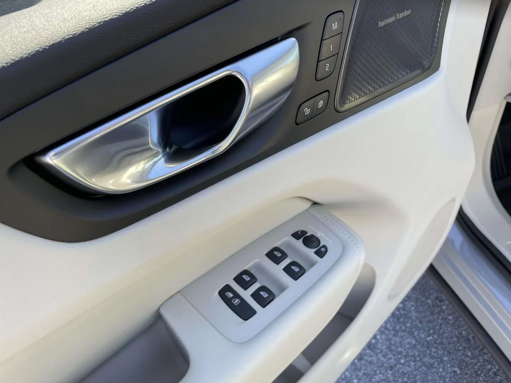 2026 Volvo XC60 Ultra - Photo 6