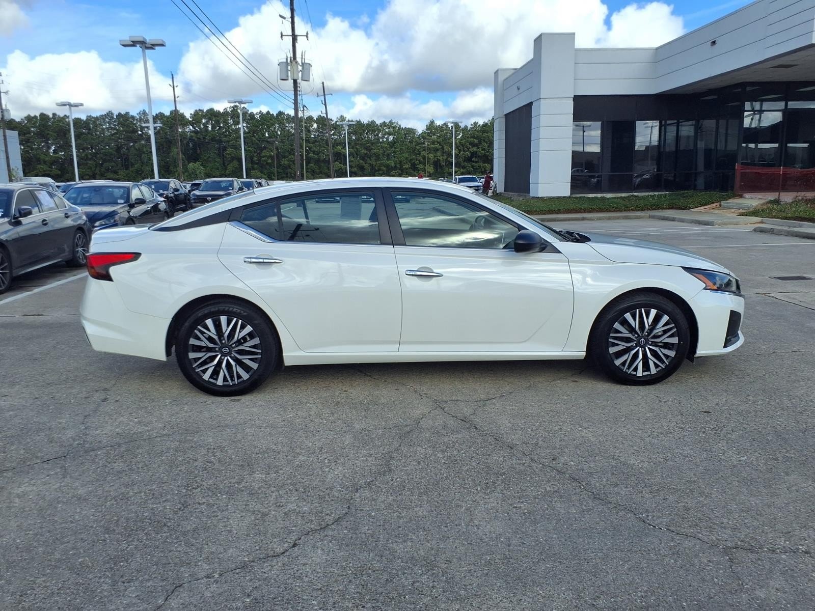 2024 Nissan Altima 2.5 SV White at Robbins Nissan