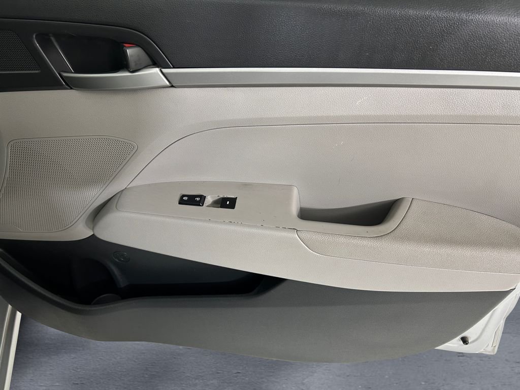 Used 2017 Silver Hyundai SE image 15
