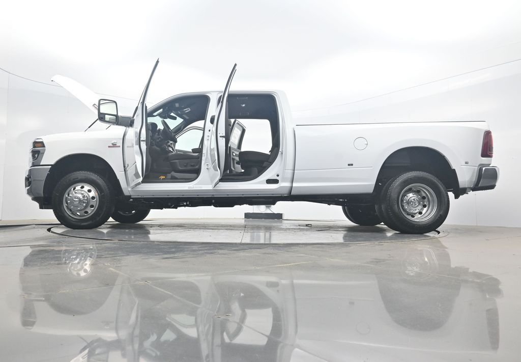 New 2026 Bright White Clear-Coat Exterior Paint RAM Big Horn image 48