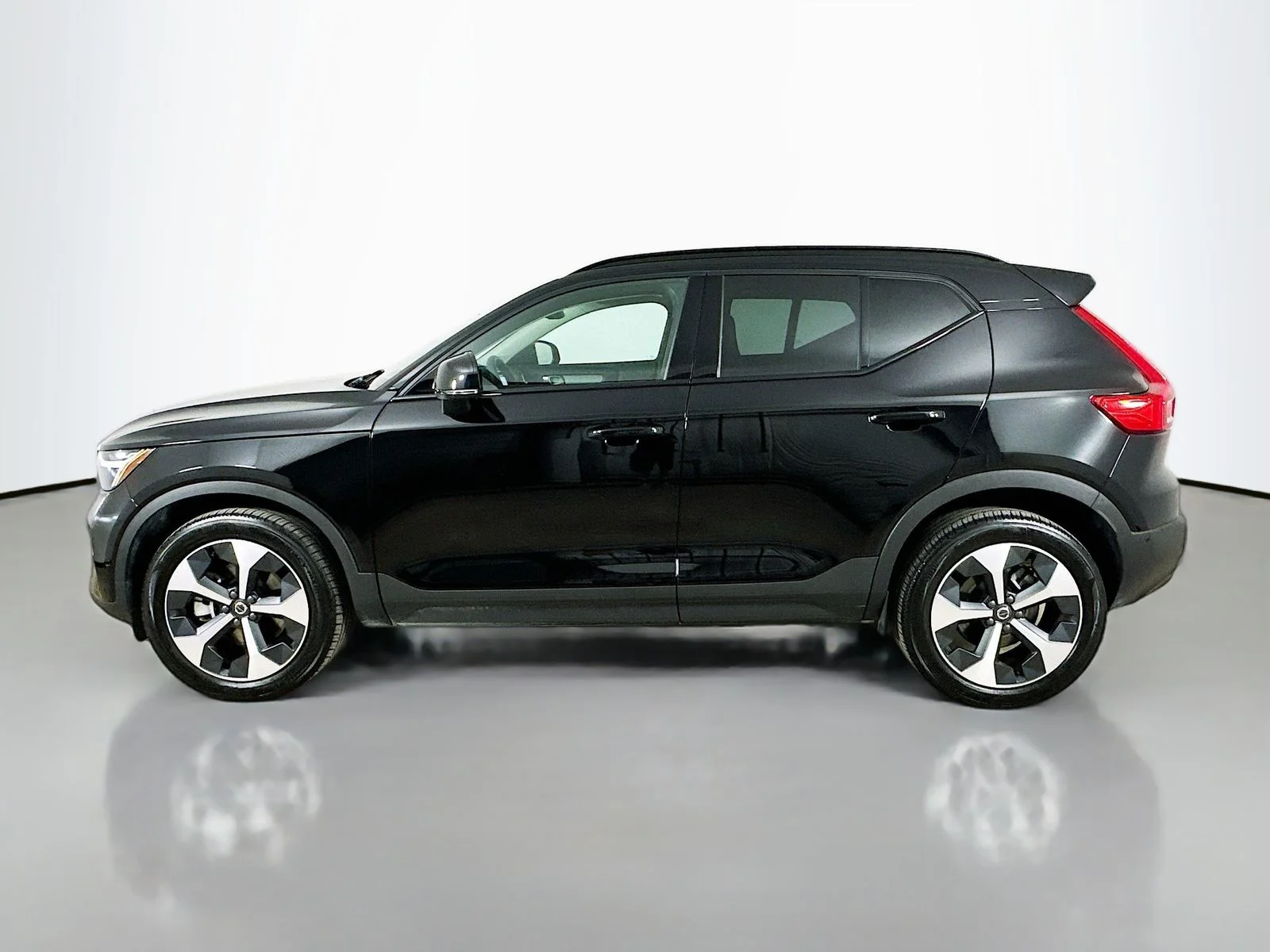 Used 2026  Volvo  image 8