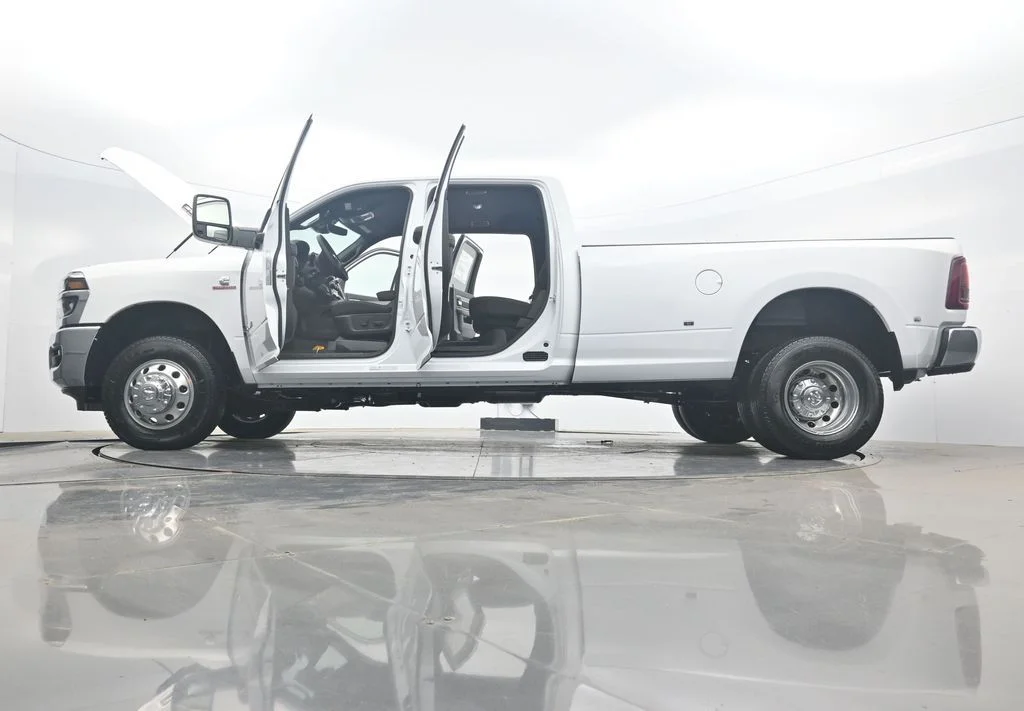 New 2026 Bright White Clear-Coat Exterior Paint RAM Big Horn image 48