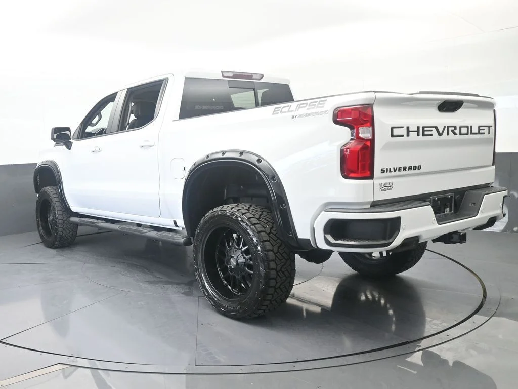 Used 2022 Summit White Chevrolet RST image 4