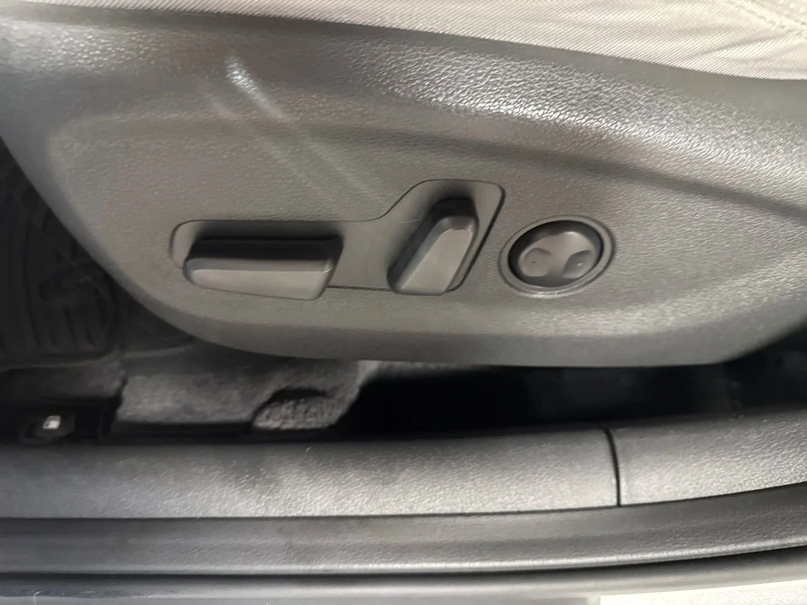 Used 2018 Molten Silver Hyundai SEL image 15