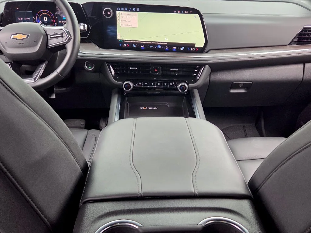 Used 2026 Summit White Chevrolet LT image 9