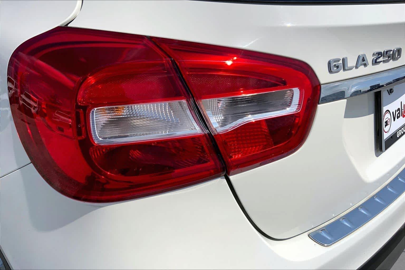 Used 2017 Cirrus White Mercedes-Benz GLA 250 image 28