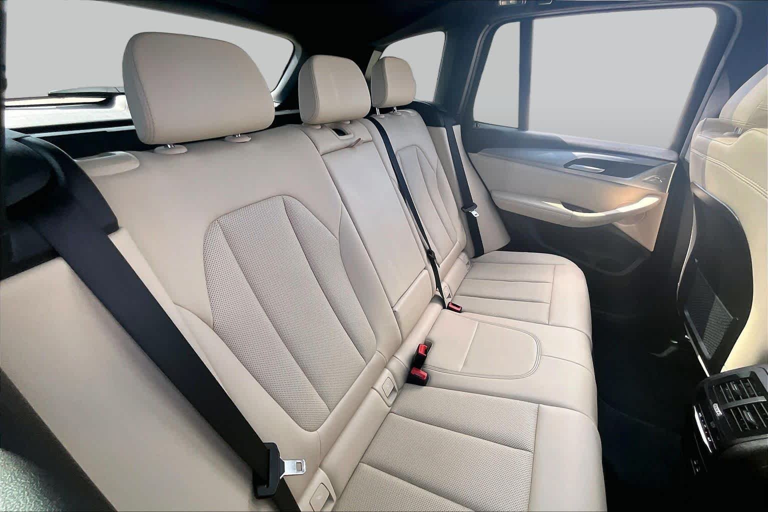 Used 2024 Jet Black BMW sDrive30i image 18