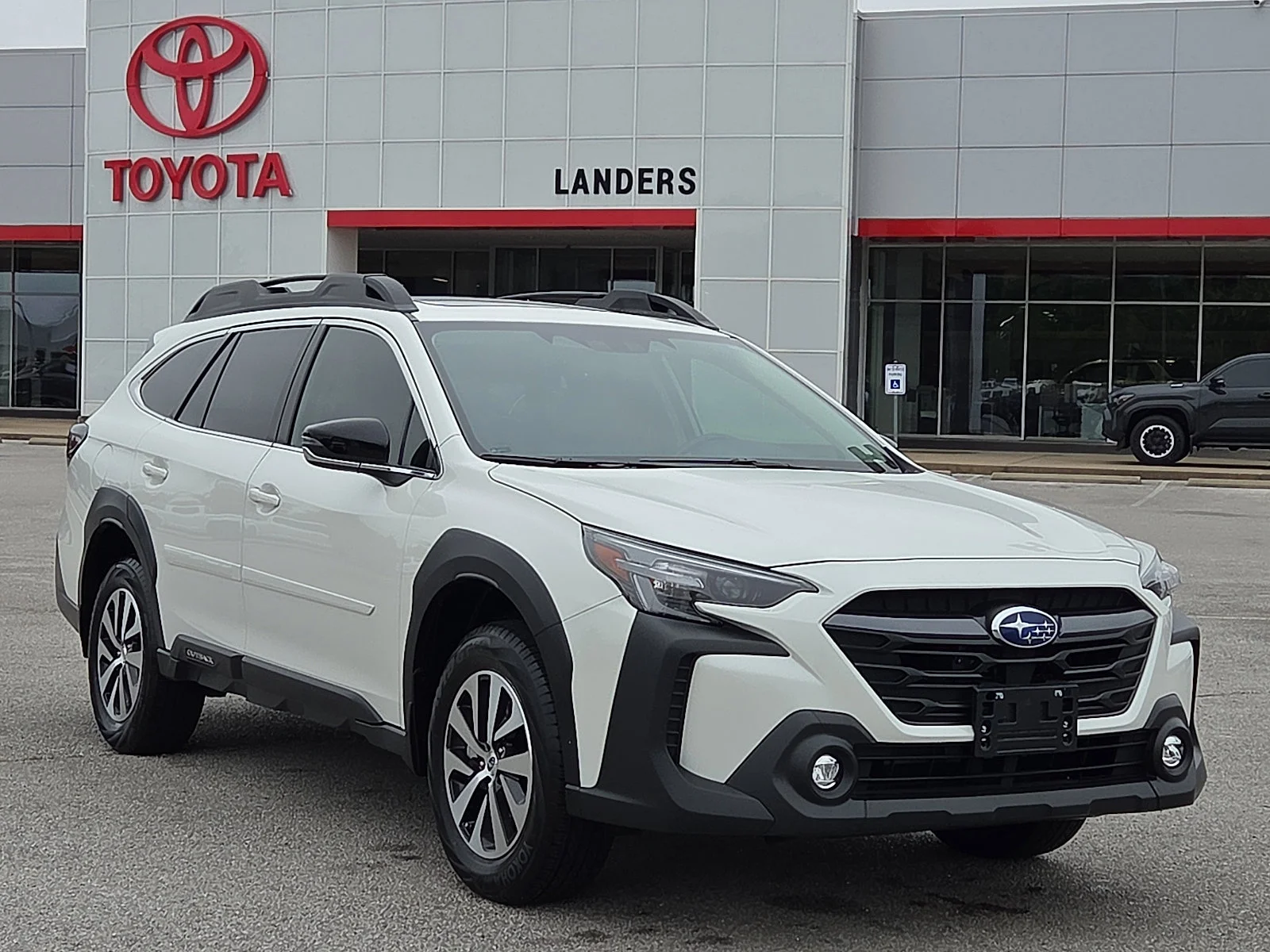 2025 Subaru Outback Premium's photo