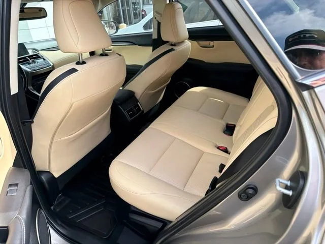 Used 2016 Silver Lexus FWD 4dr image 7