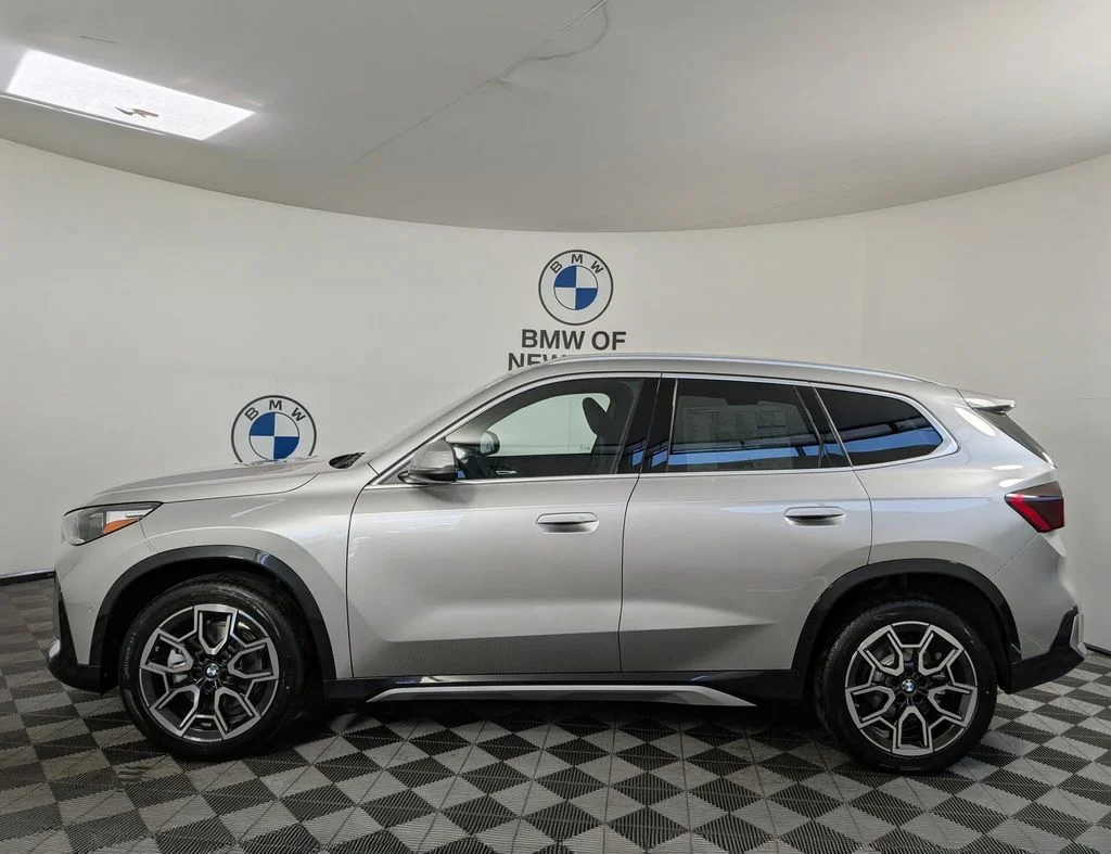 New 2026 Space Silver Metallic BMW xDrive28i image 9