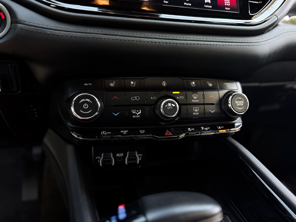 Used 2022 Black Dodge Citadel image 9