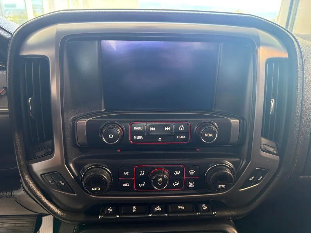 Used 2015 White Diamond Tricoat GMC SLT image 22