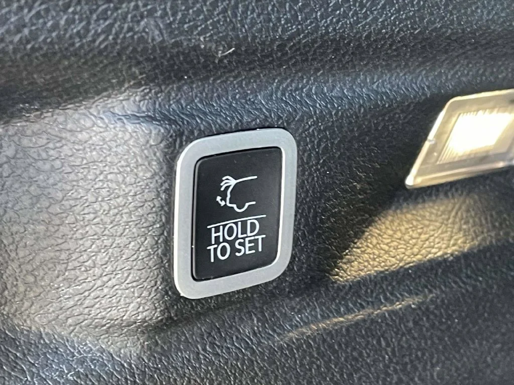 Used 2024 Silver Jeep Altitude X image 37