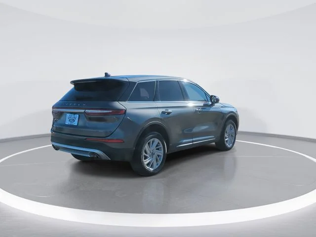 Used 2023 Gray Lincoln Standard image 7