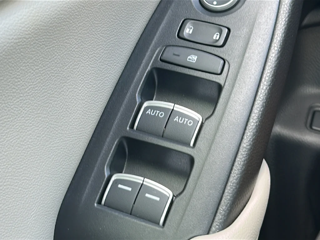 Used 2022 White Honda EX-L image 22