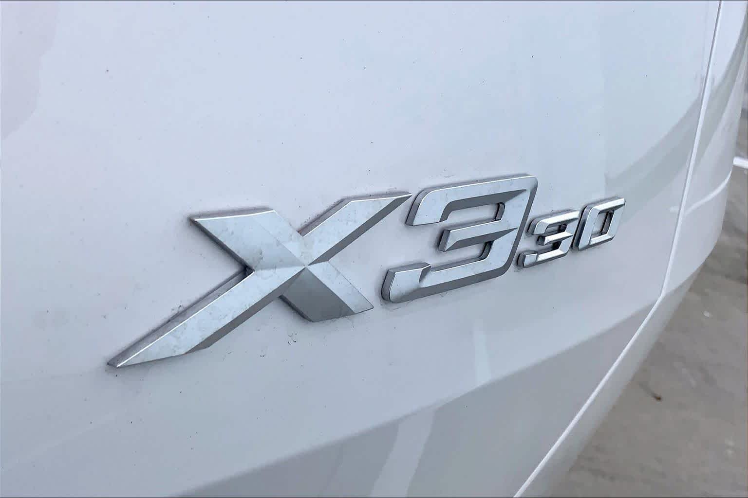 Used 2026 Mineral White Metallic BMW 30 xDrive image 15