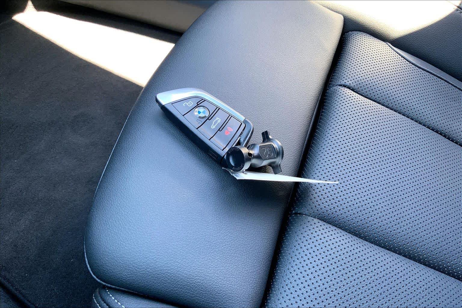 2025 BMW 3 Series 330i - Photo 15