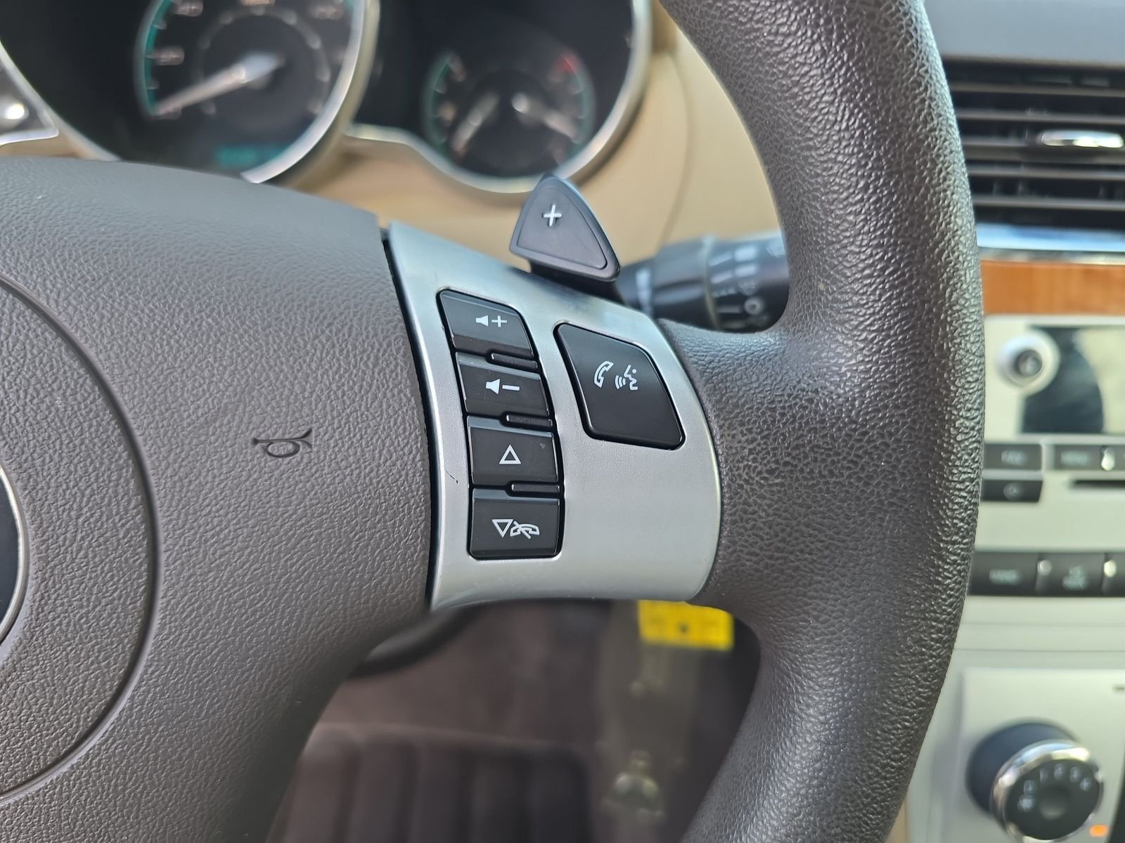 Used 2010 Gold Chevrolet LT image 20