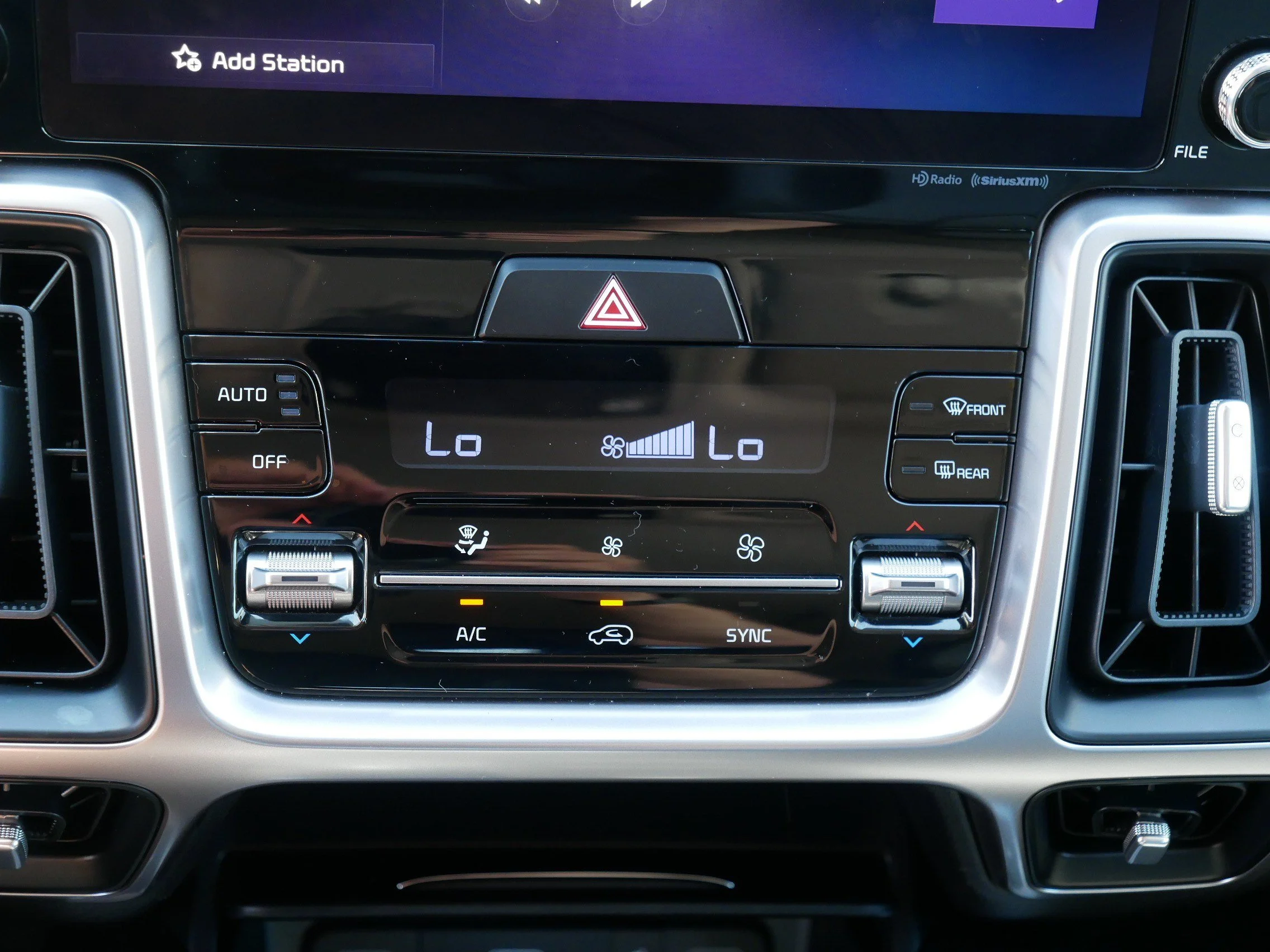 2023 Kia Sorento X-Line EX - Photo 23
