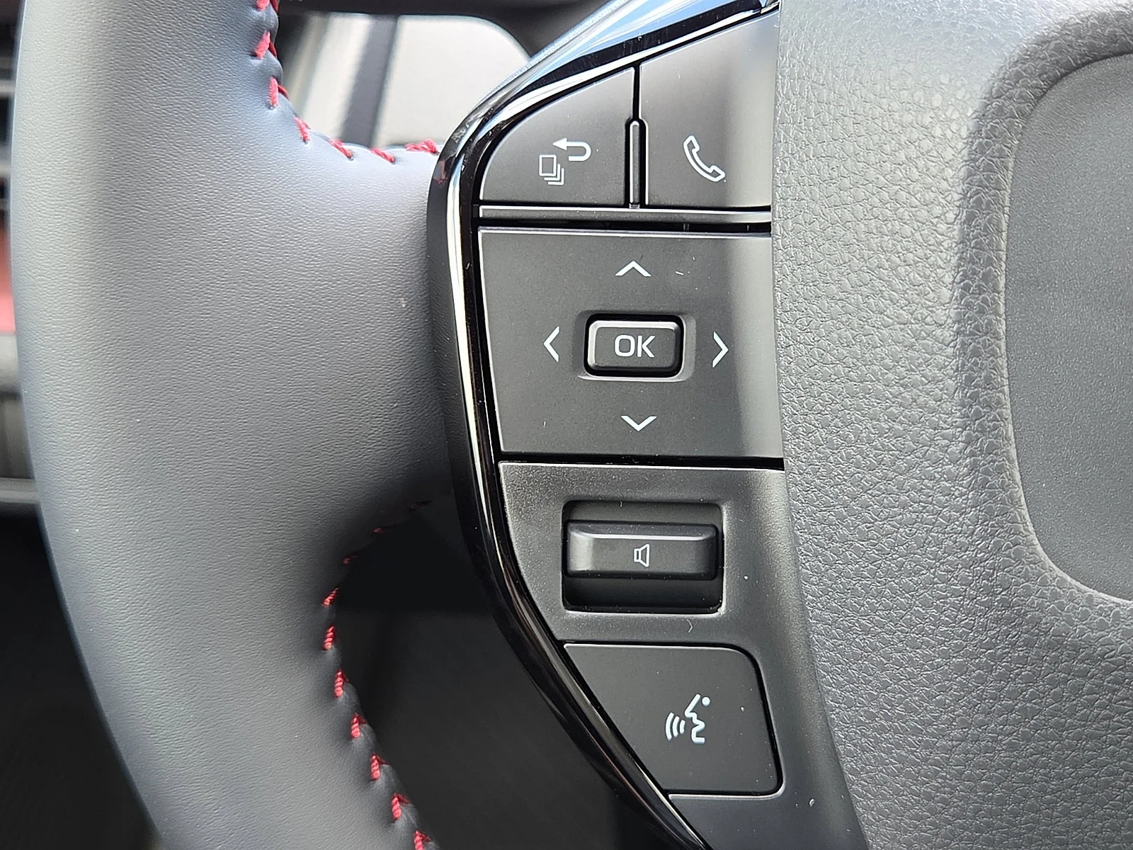 New 2026 Wind Chill Prl Toyota SE image 12